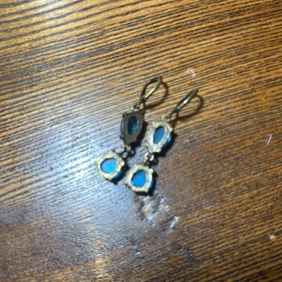Vintage Brass and Aquamarine Crystal Rhinestone Dangle Earrings - Picture 4 of 4